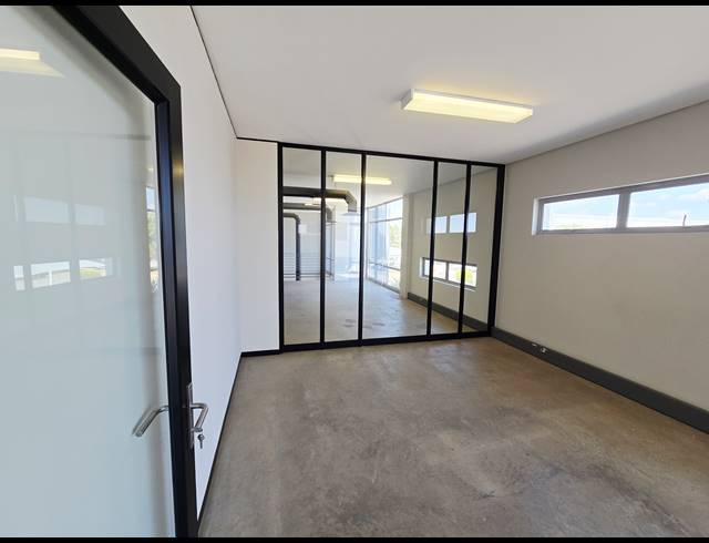 1,287M² WAREHOUSE TO LET IN LANSERIA